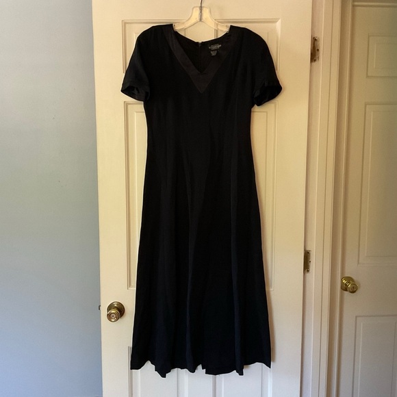 J. Peterman Silk Maxi Dress Black Short Sleeve Back Zip Shoulder Pads Size 4 - Picture 1 of 9